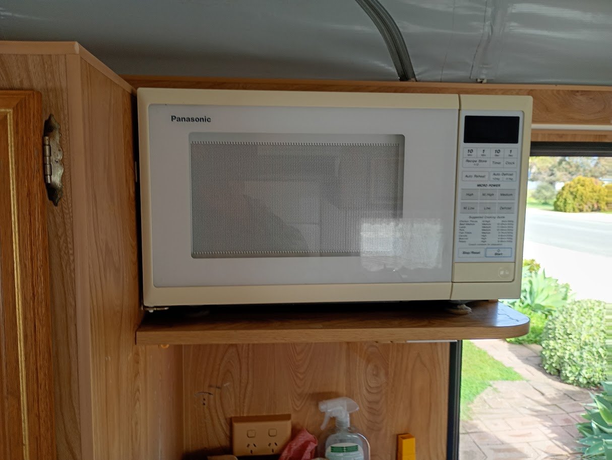 Roadstar Caravans Voyager 2000 floor plan 3