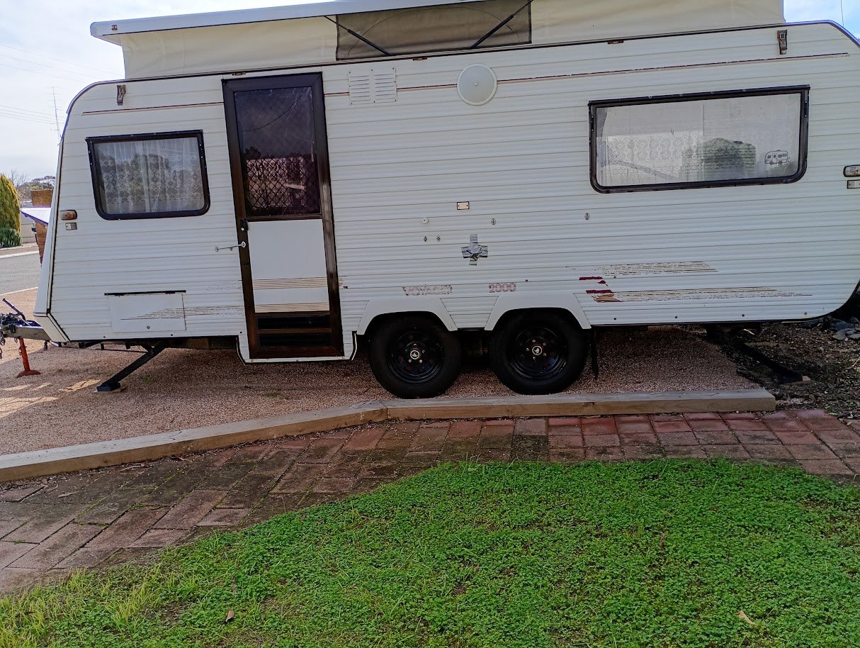 Roadstar Caravans Voyager 2000 floor plan 1